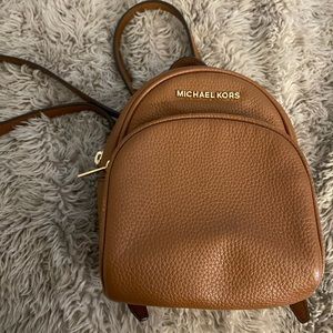Michael Kors mini backpack/ crossbody 🤍
